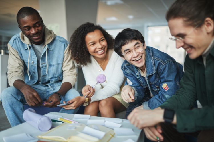 Introvert making friends by joining a study group in college