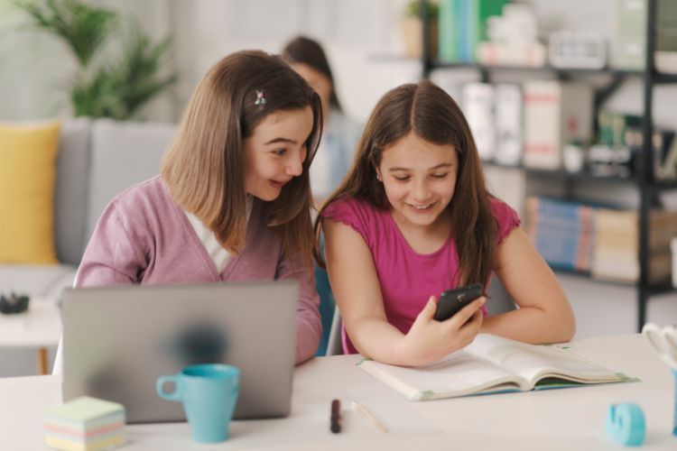Managing Cellphone Distractions in the Classroom